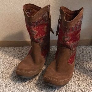 Moccasin boots